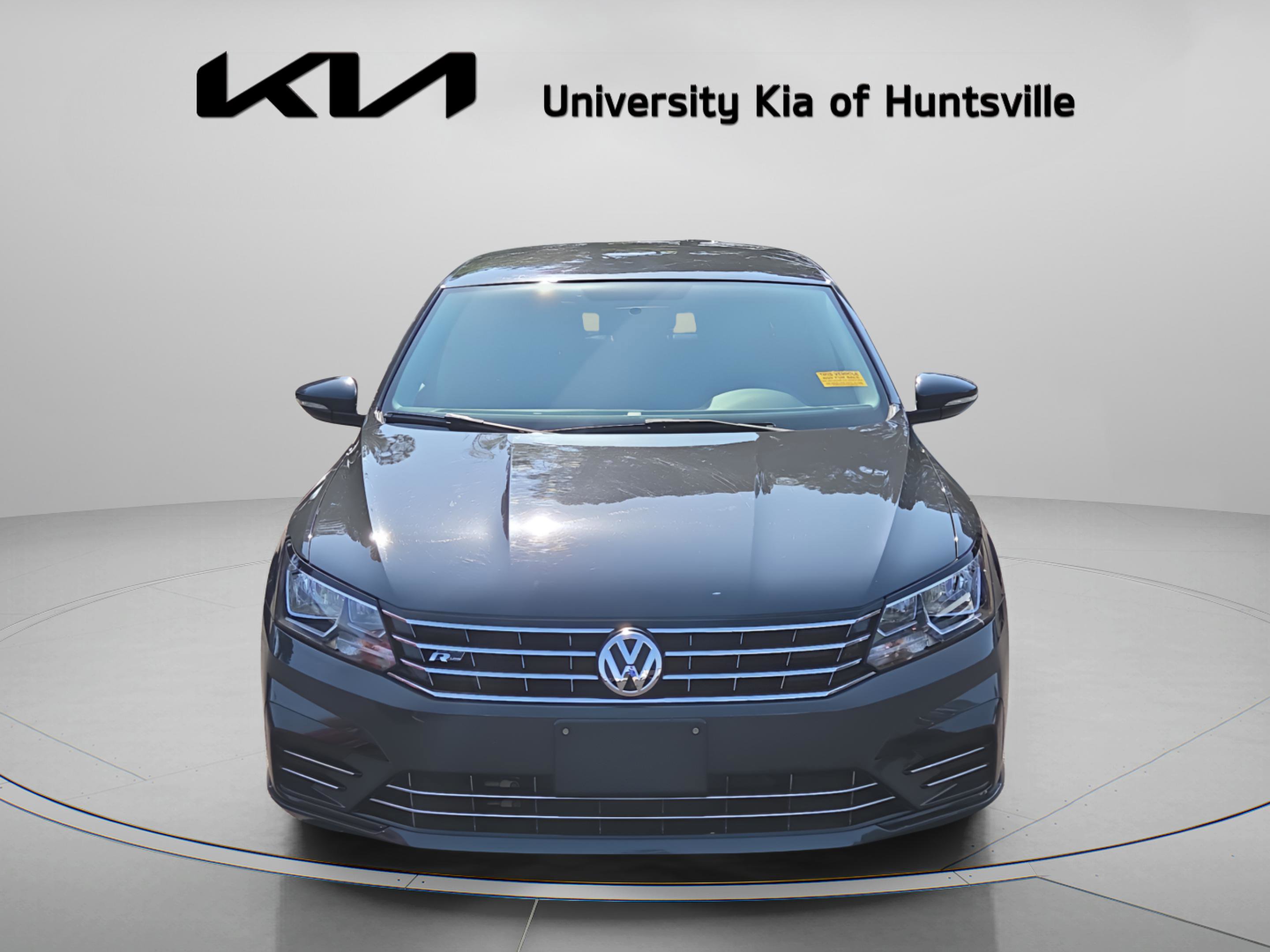 Used 2017 Volkswagen Passat 1.8T R-Line FWD image 2