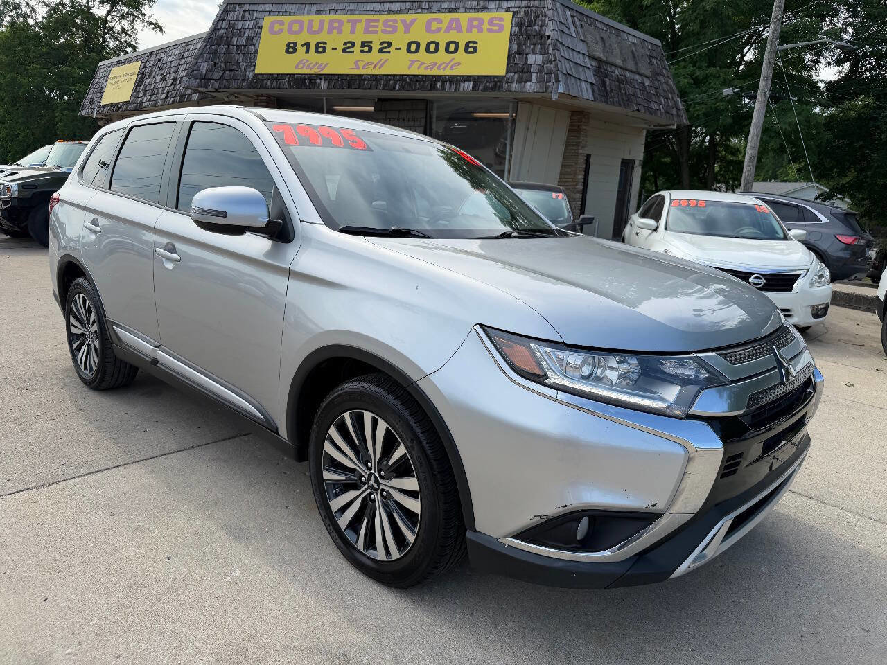Used 2019 Mitsubishi Outlander SE FWD image 1