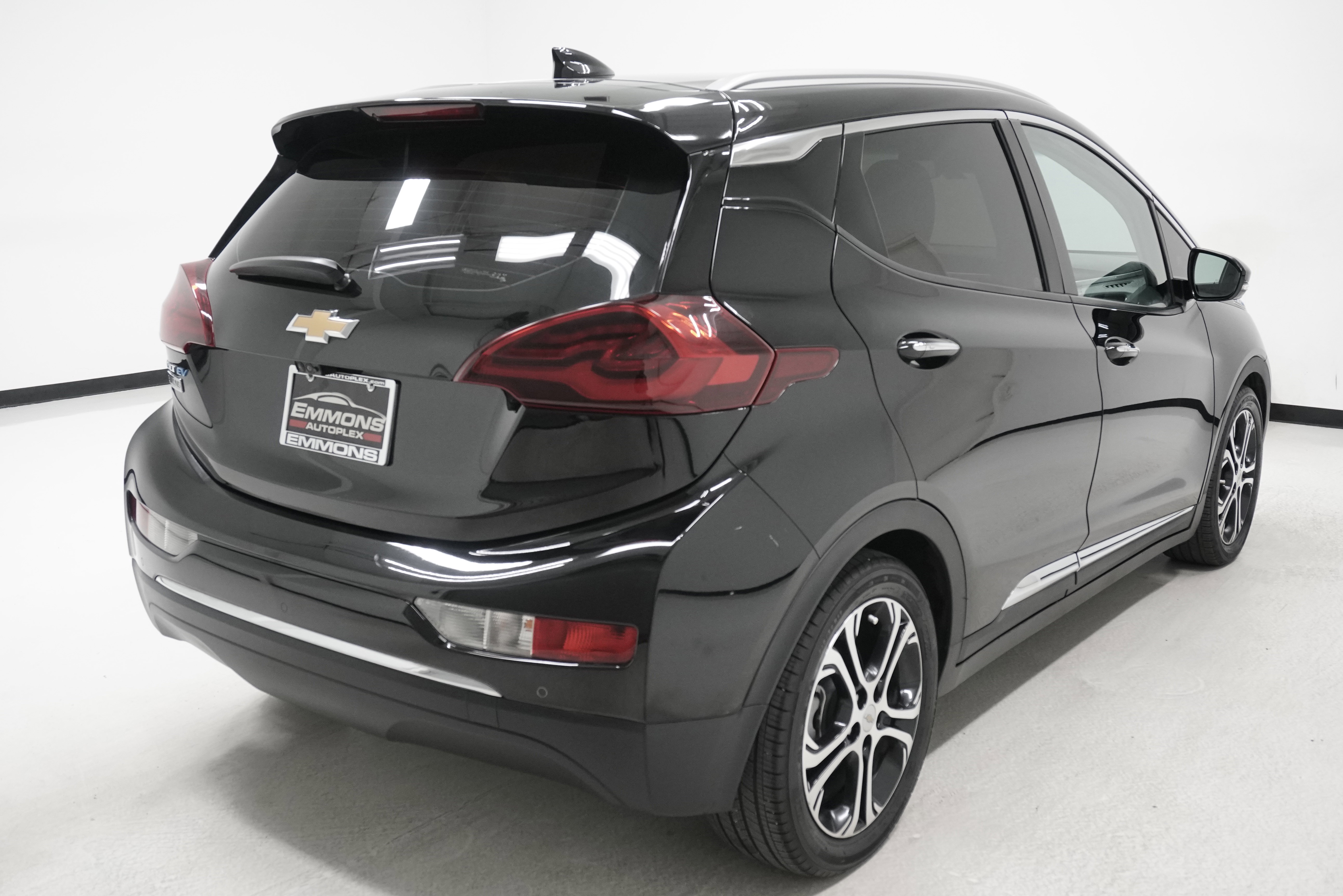 Used 2019 Chevrolet Bolt Premier w/ Infotainment Package image 4