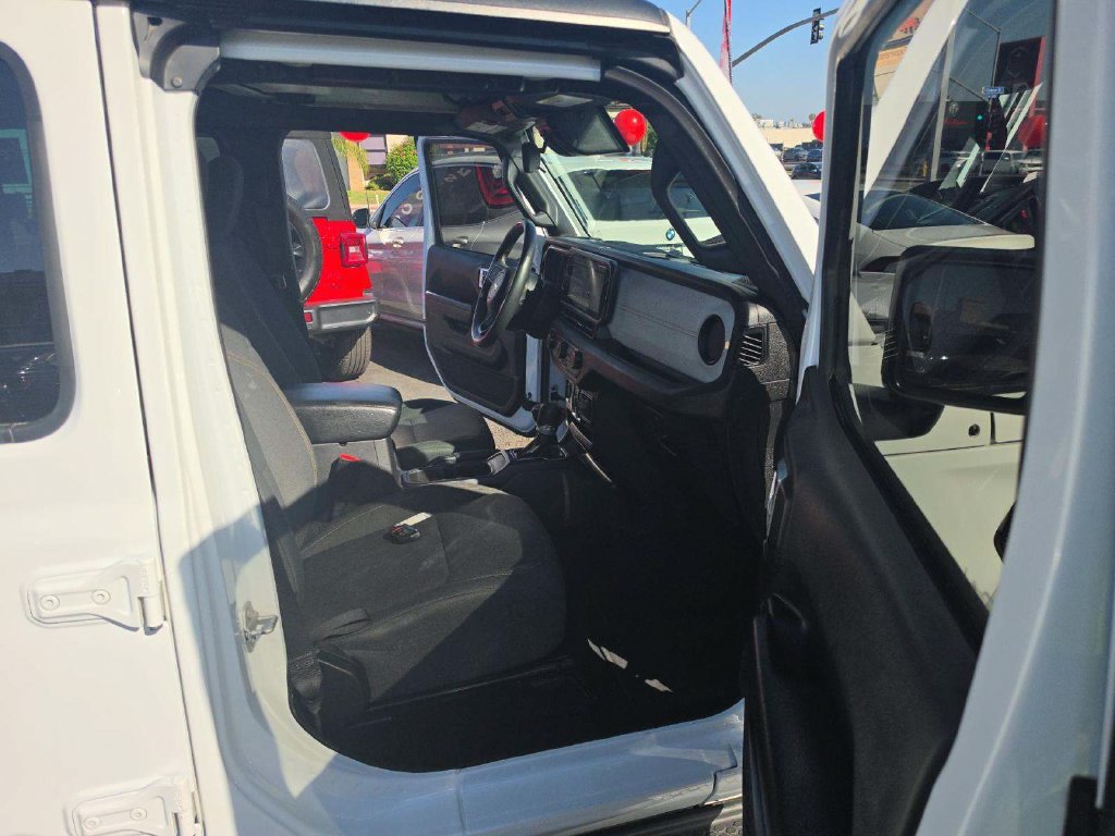 Used 2024 Jeep Wrangler Unlimited w/ Convenience Group AWD/4WD image 5