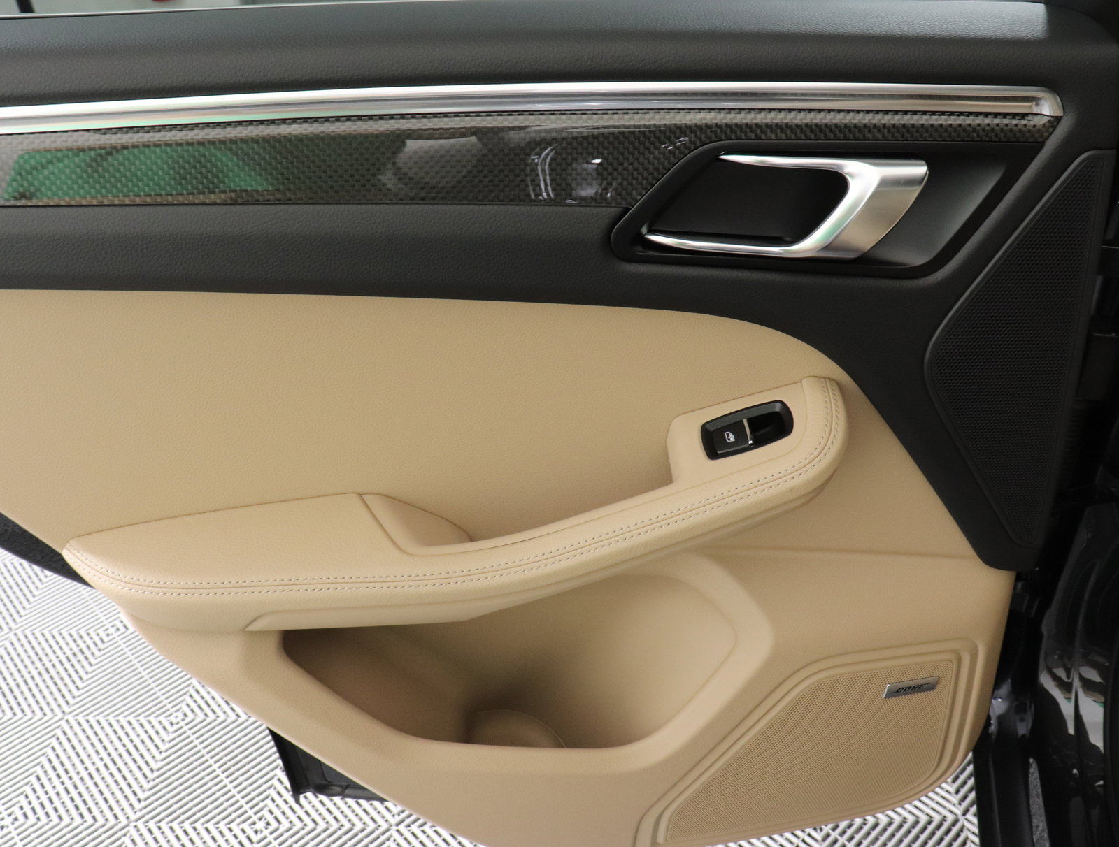 Used 2025 Porsche Macan image 22