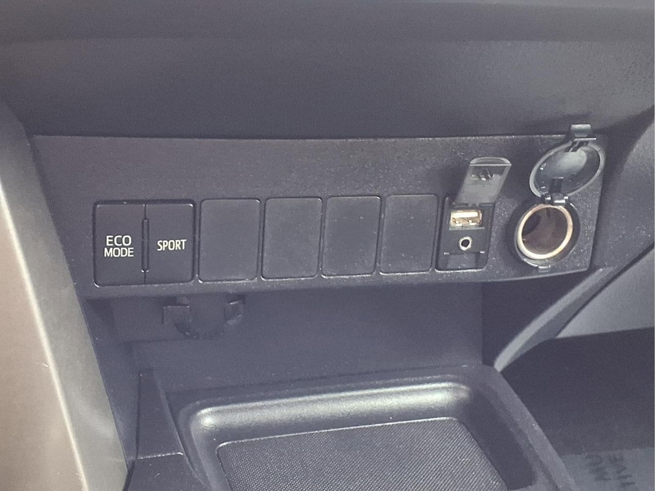 Used 2015 Toyota RAV4 LE image 21