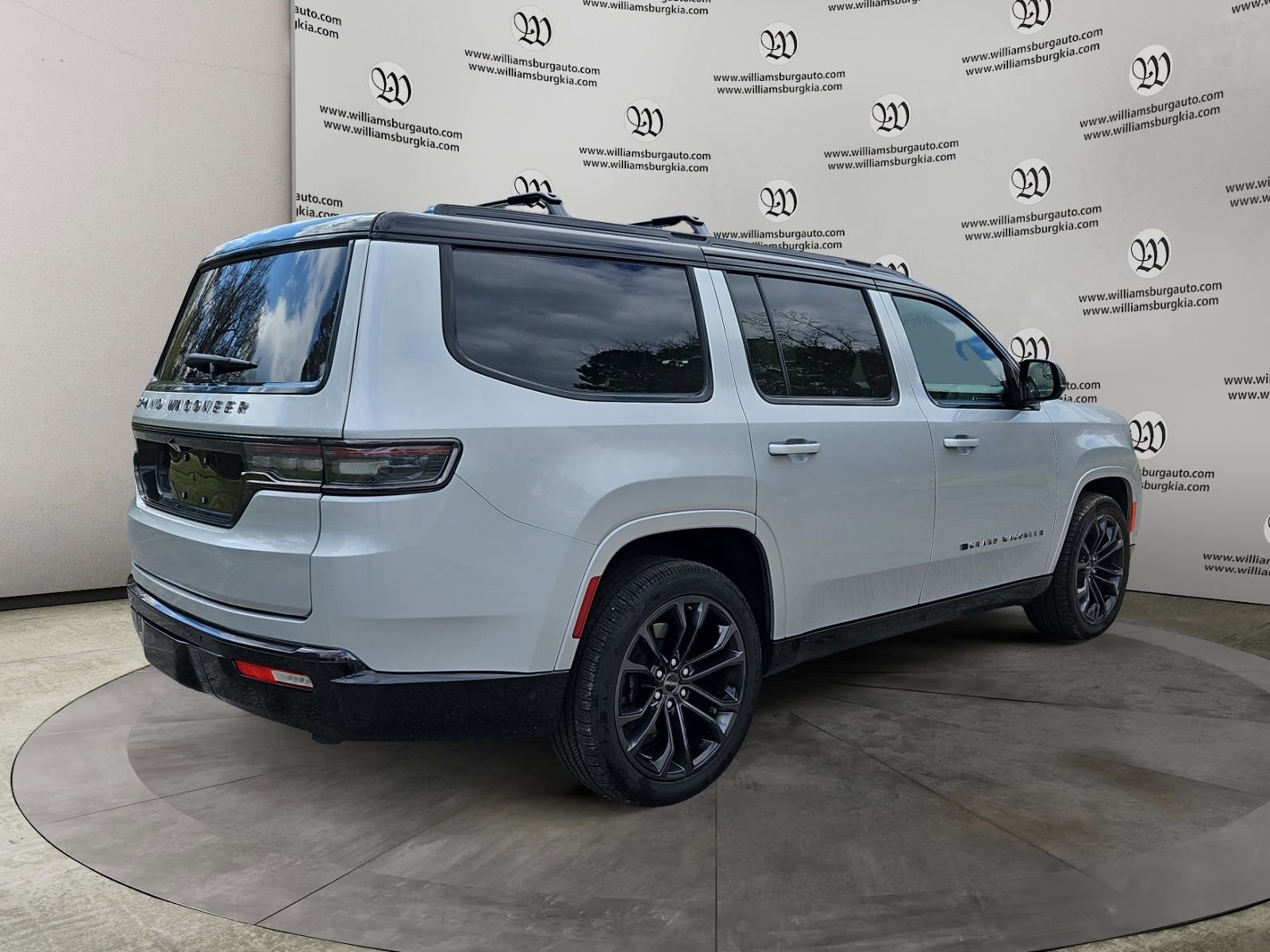 Used 2024 Jeep Grand Wagoneer Series II w/ Quick Order Packagew 28T image 5