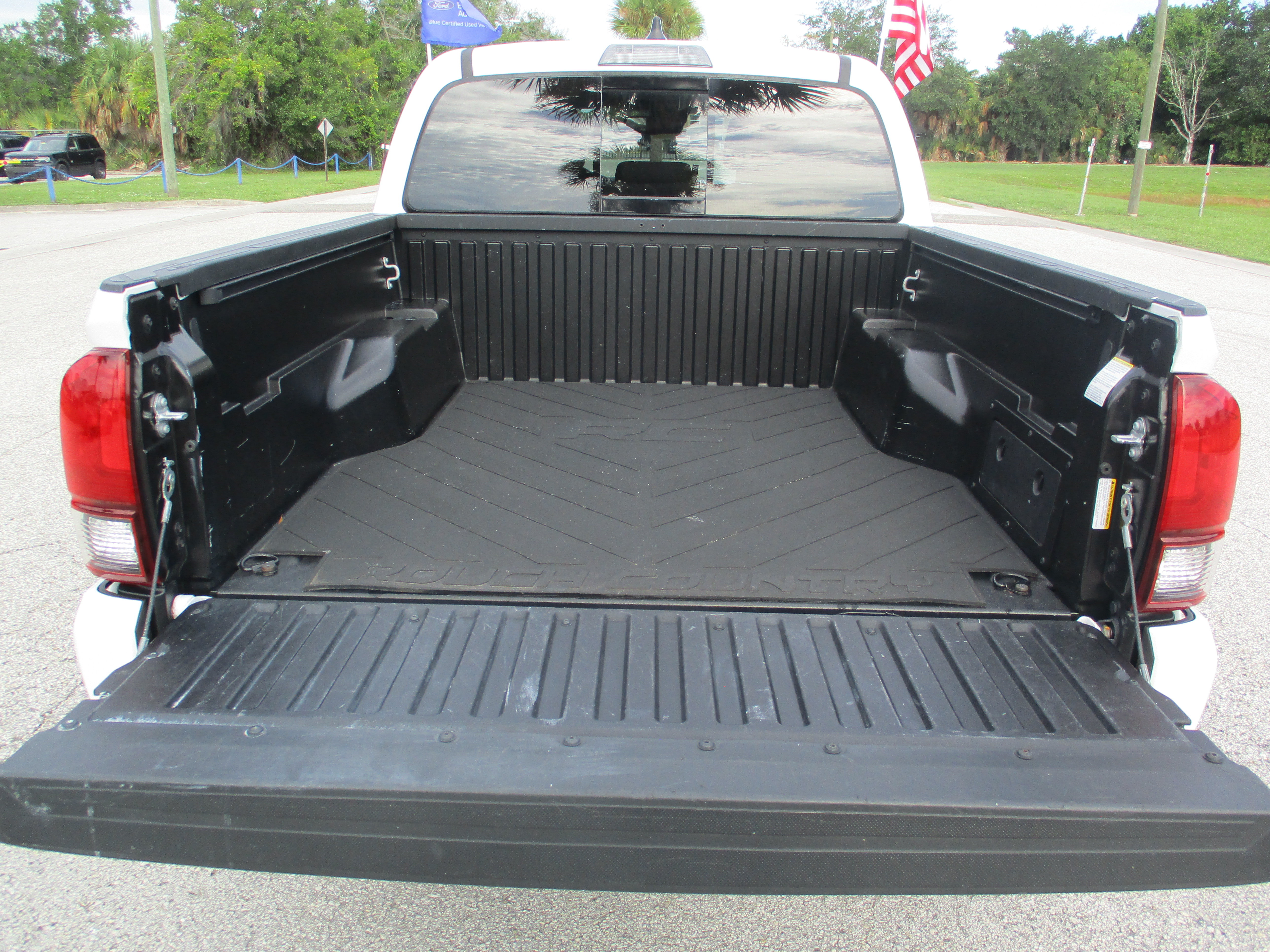 Used 2023 Toyota Tacoma SR5 w/ Technology Package AWD/4WD image 12