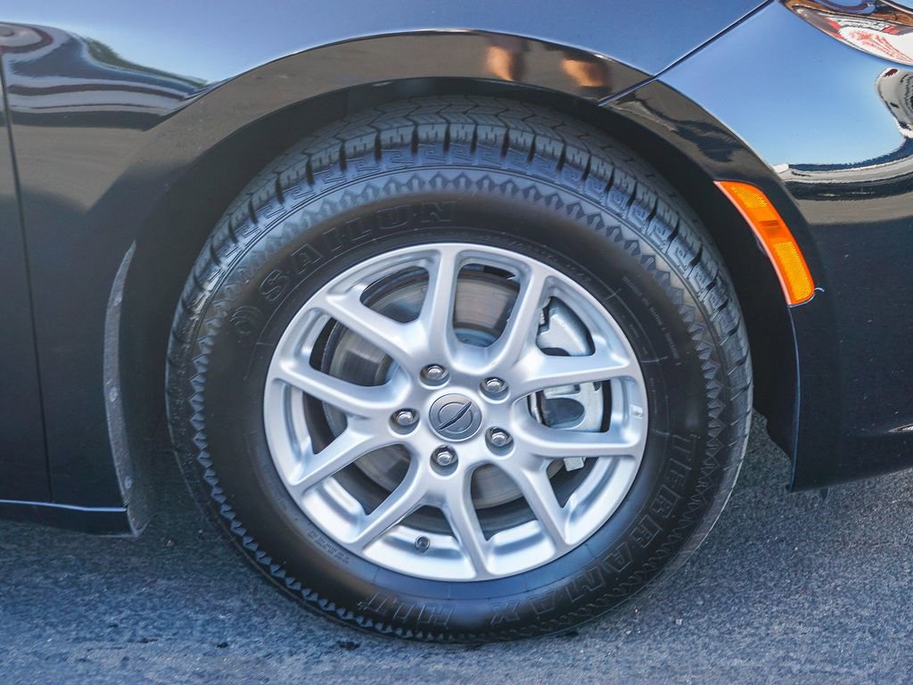 Used 2024 Chrysler Pacifica Touring-L FWD image 10