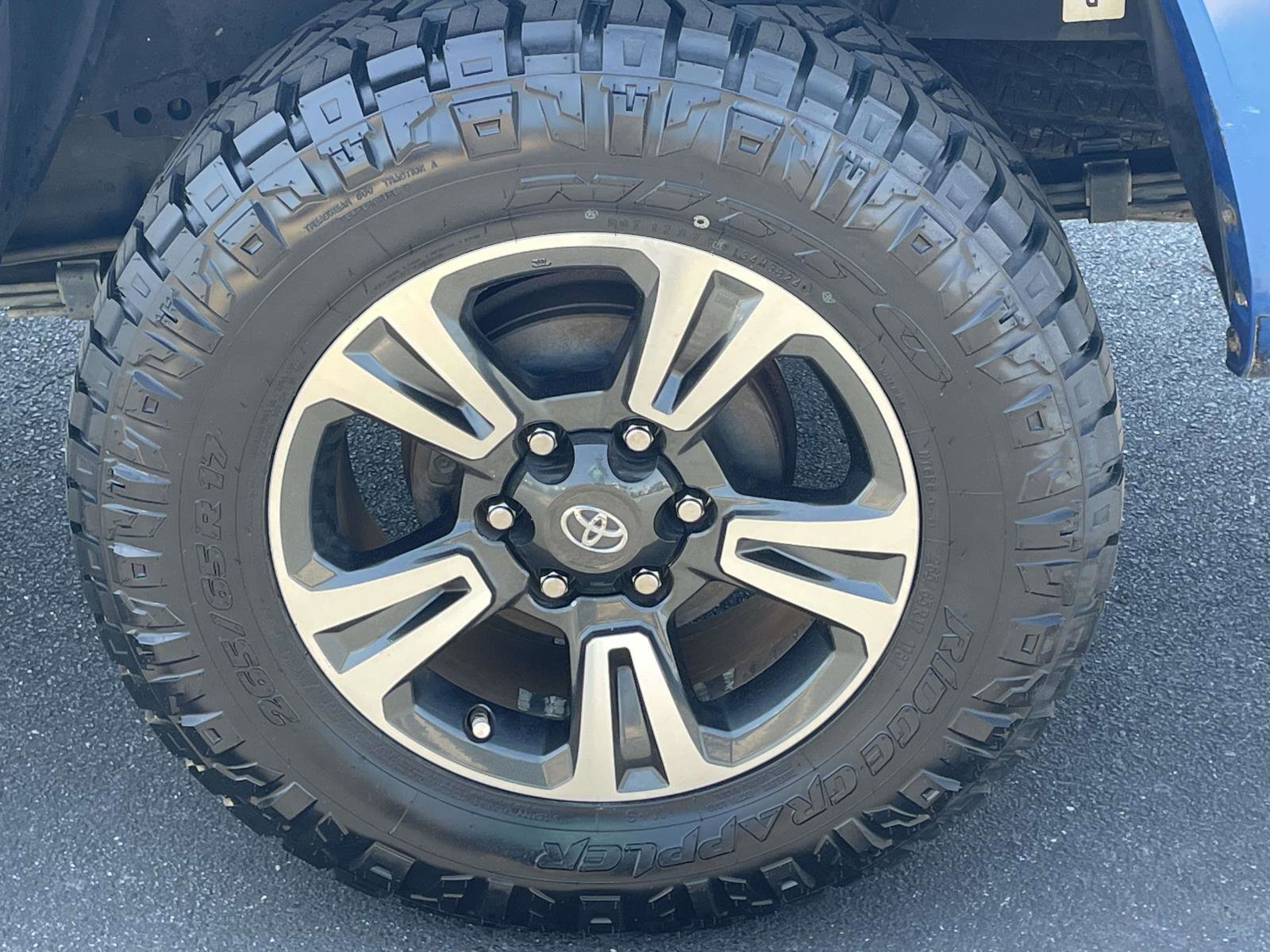 Used 2016 Toyota Tacoma TRD Sport w/ Premium & Technology Package RWD image 7