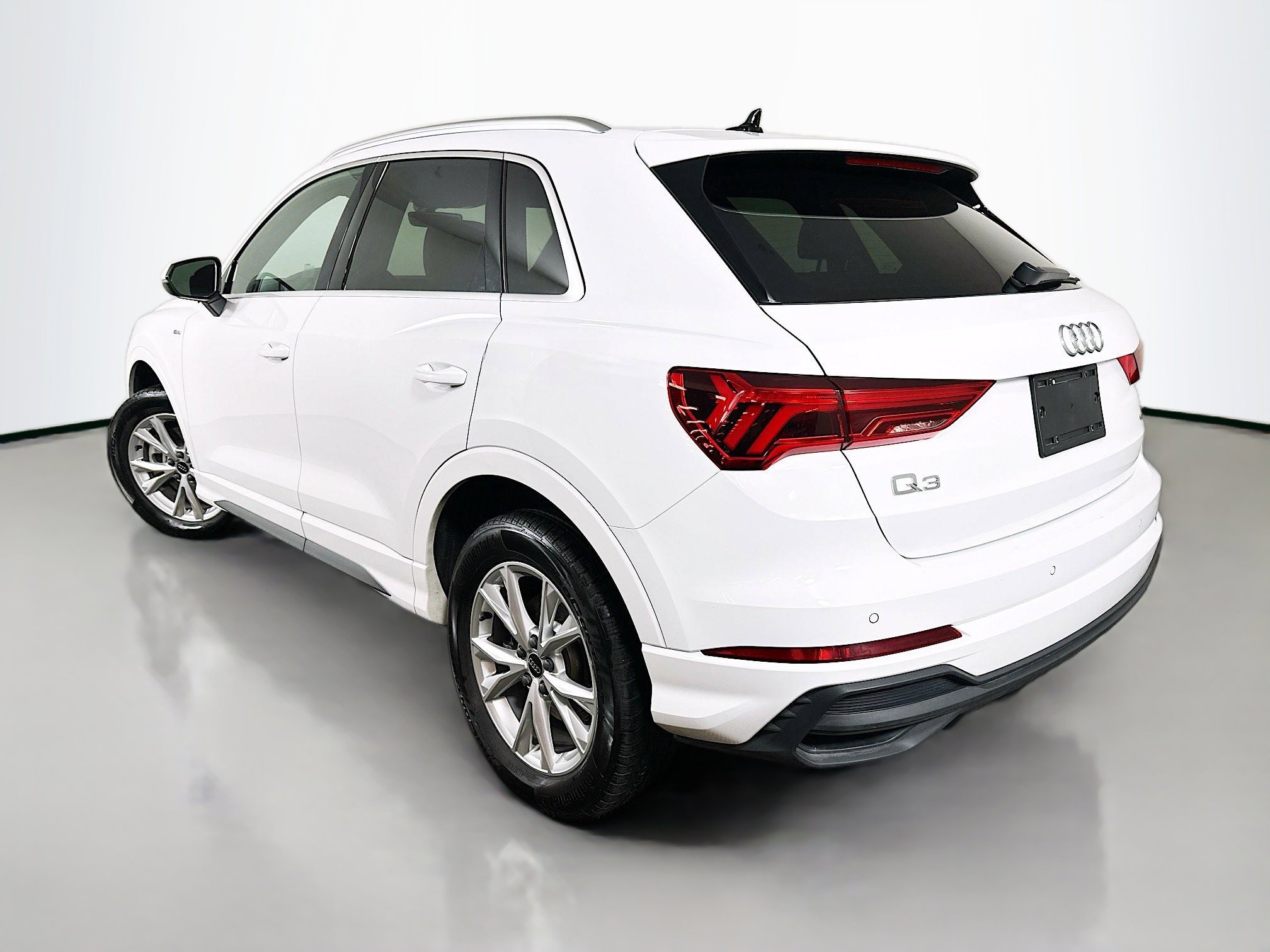 Used 2025 Audi Q3 2.0T Premium image 5