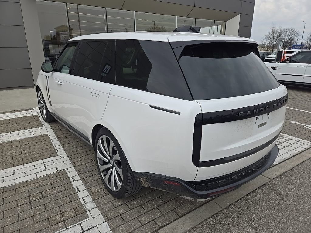 Used 2024 Land Rover Range Rover Long Wheelbase Autobiography image 7