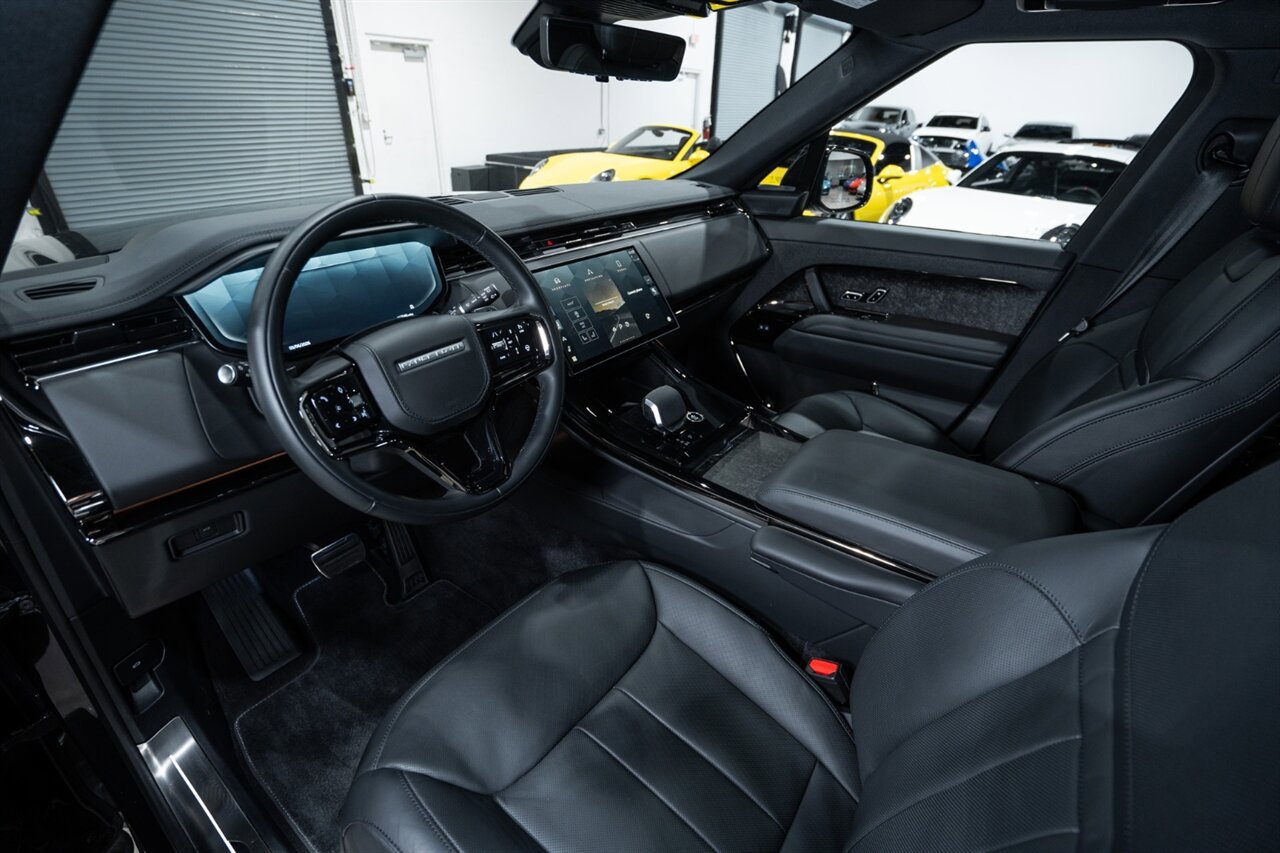 Used 2025 Land Rover Range Rover Sport Dynamic SE image 18
