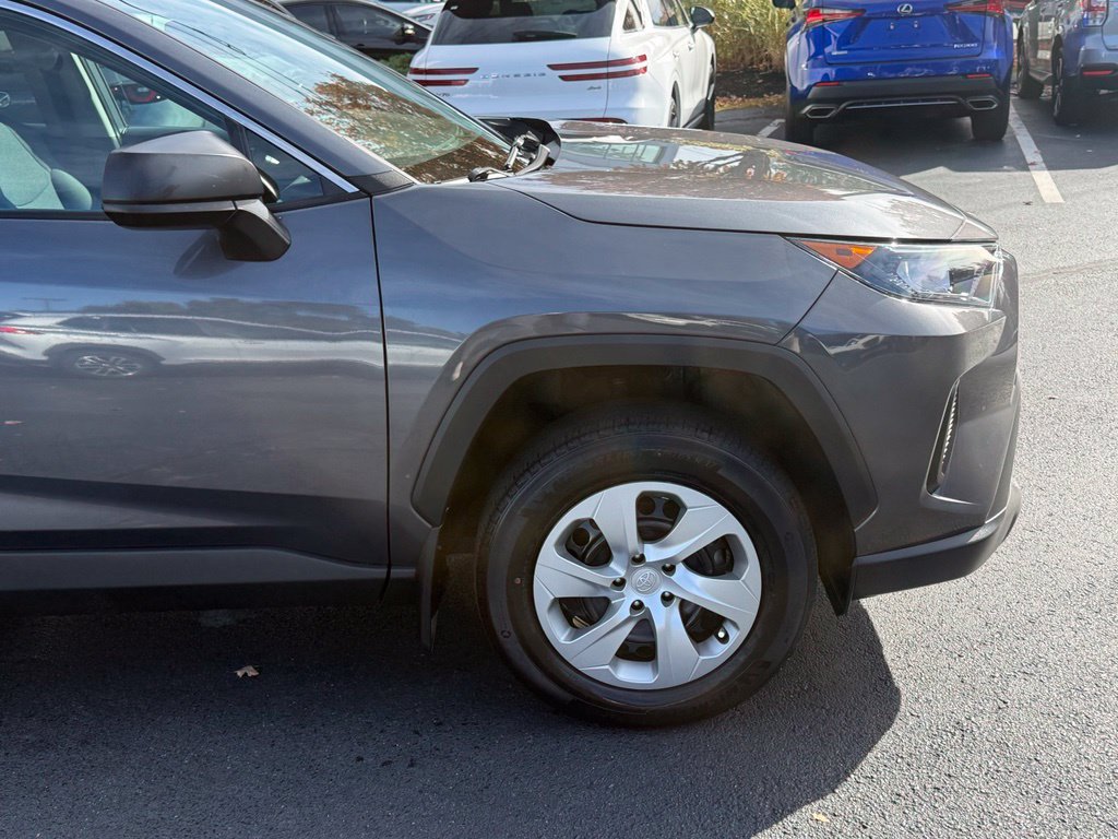 Used 2022 Toyota RAV4 LE AWD/4WD image 10