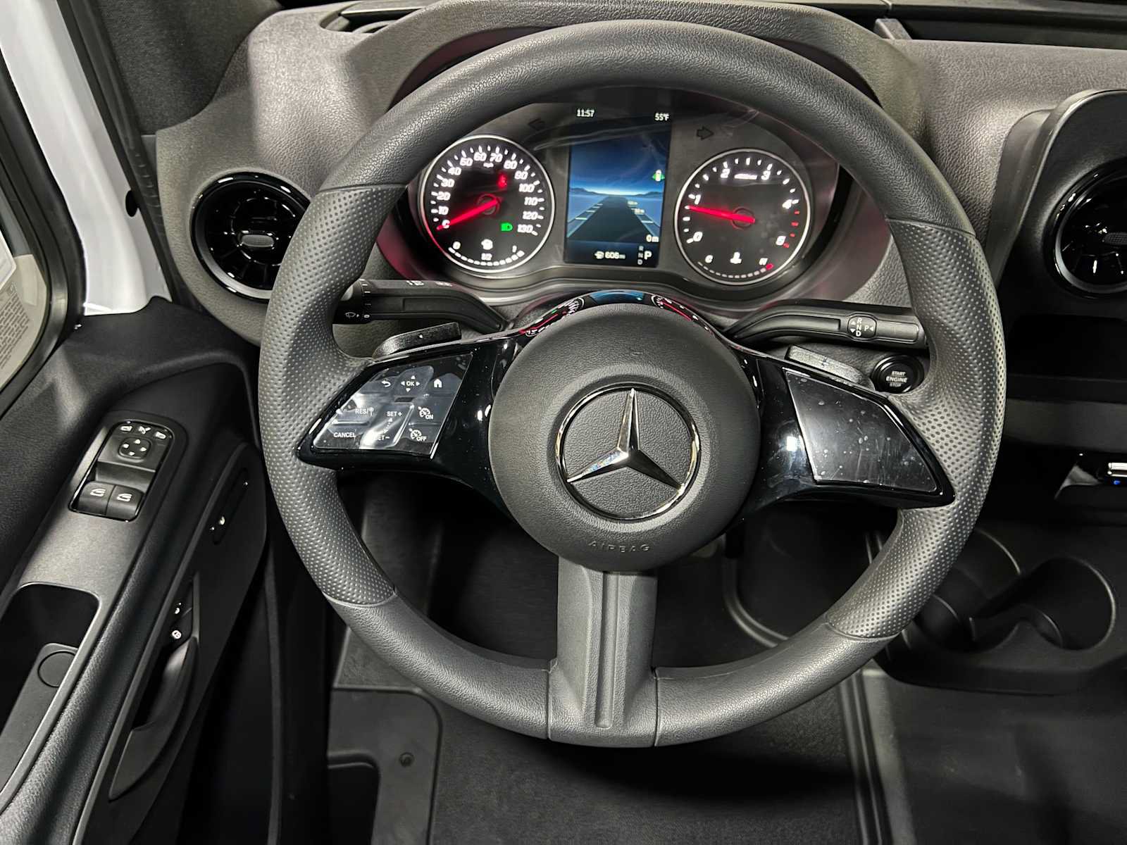 Used 2025 Mercedes-Benz Sprinter 2500 image 25