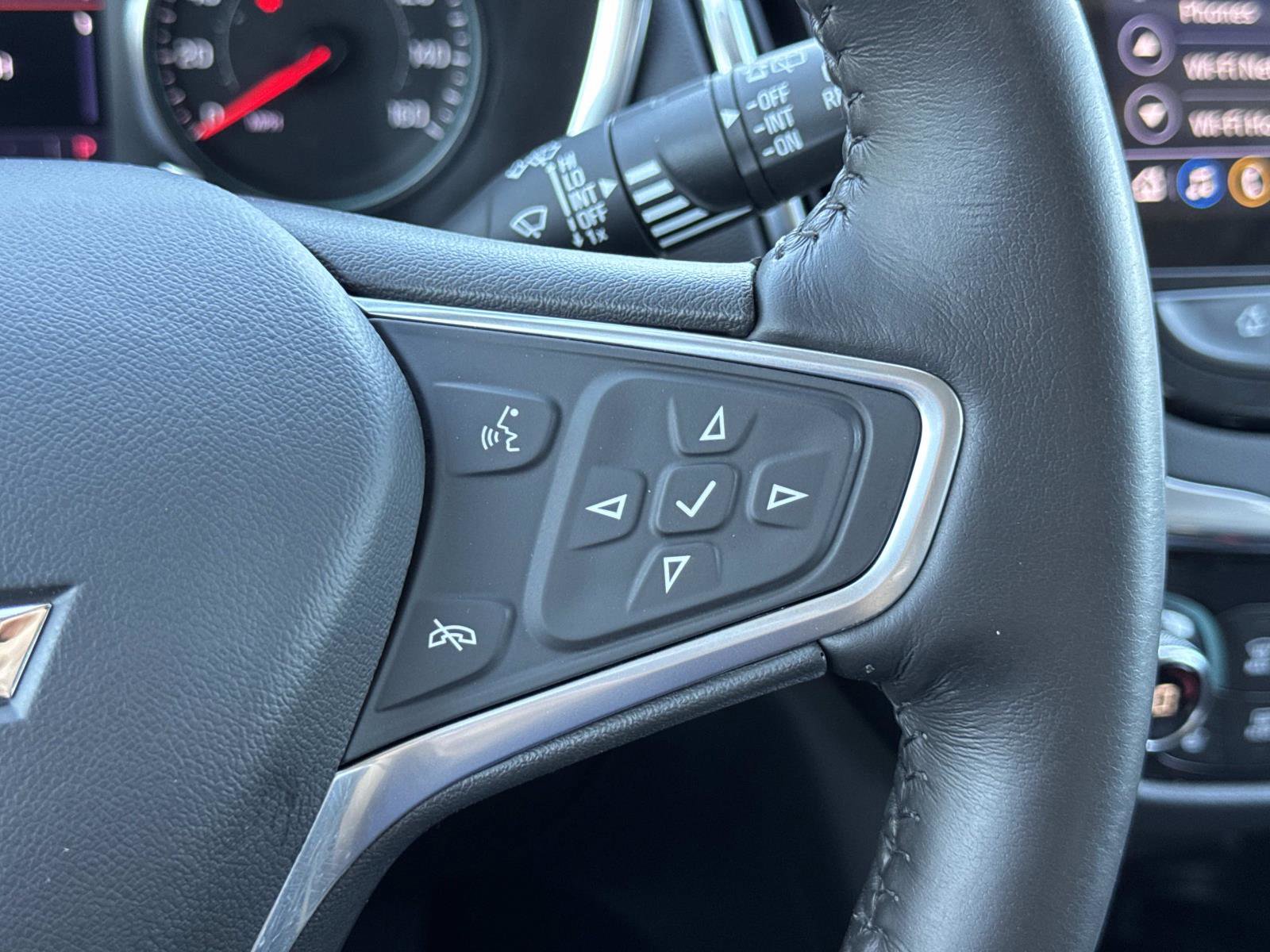 Used 2022 Chevrolet Equinox Premier image 12