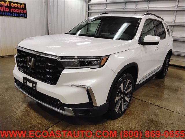 Used 2025 Honda Pilot Touring image 1