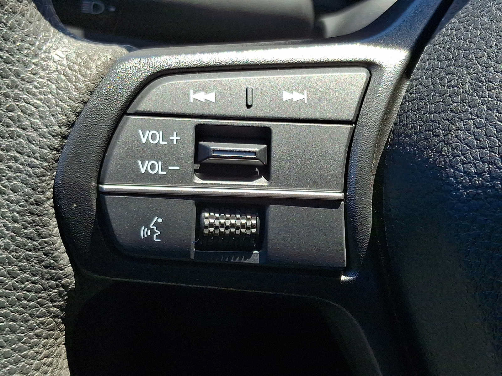 Certified 2023 Honda Accord EX image 21