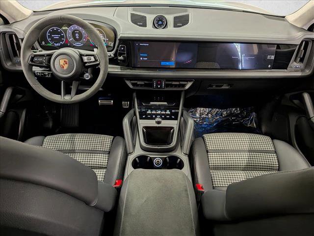Used 2025 Porsche Cayenne GTS image 20