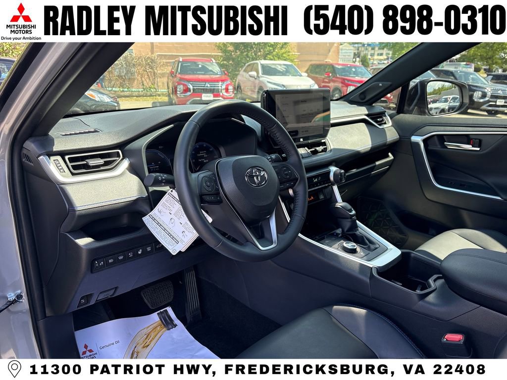 Used 2025 Toyota RAV4 XSE w/ Advanced Technology Package AWD/4WD image 4