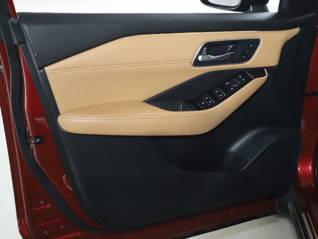 Used 2021 Nissan Rogue Platinum image 16