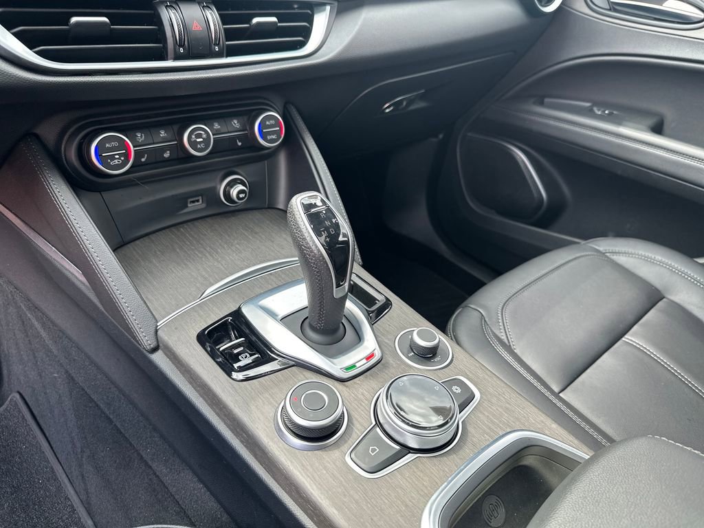 Used 2023 Alfa Romeo Stelvio Ti AWD/4WD image 36