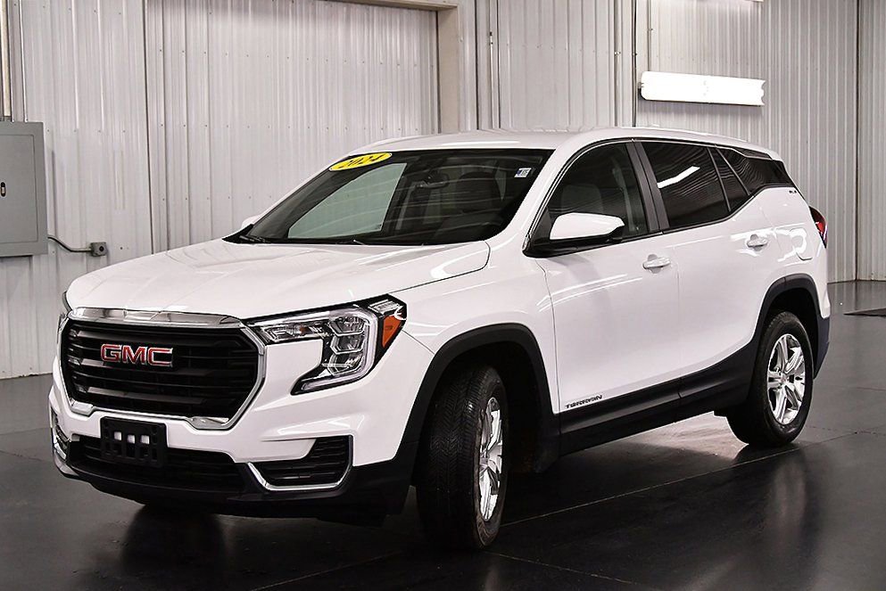 Used 2024 GMC Terrain SLE AWD/4WD image 3