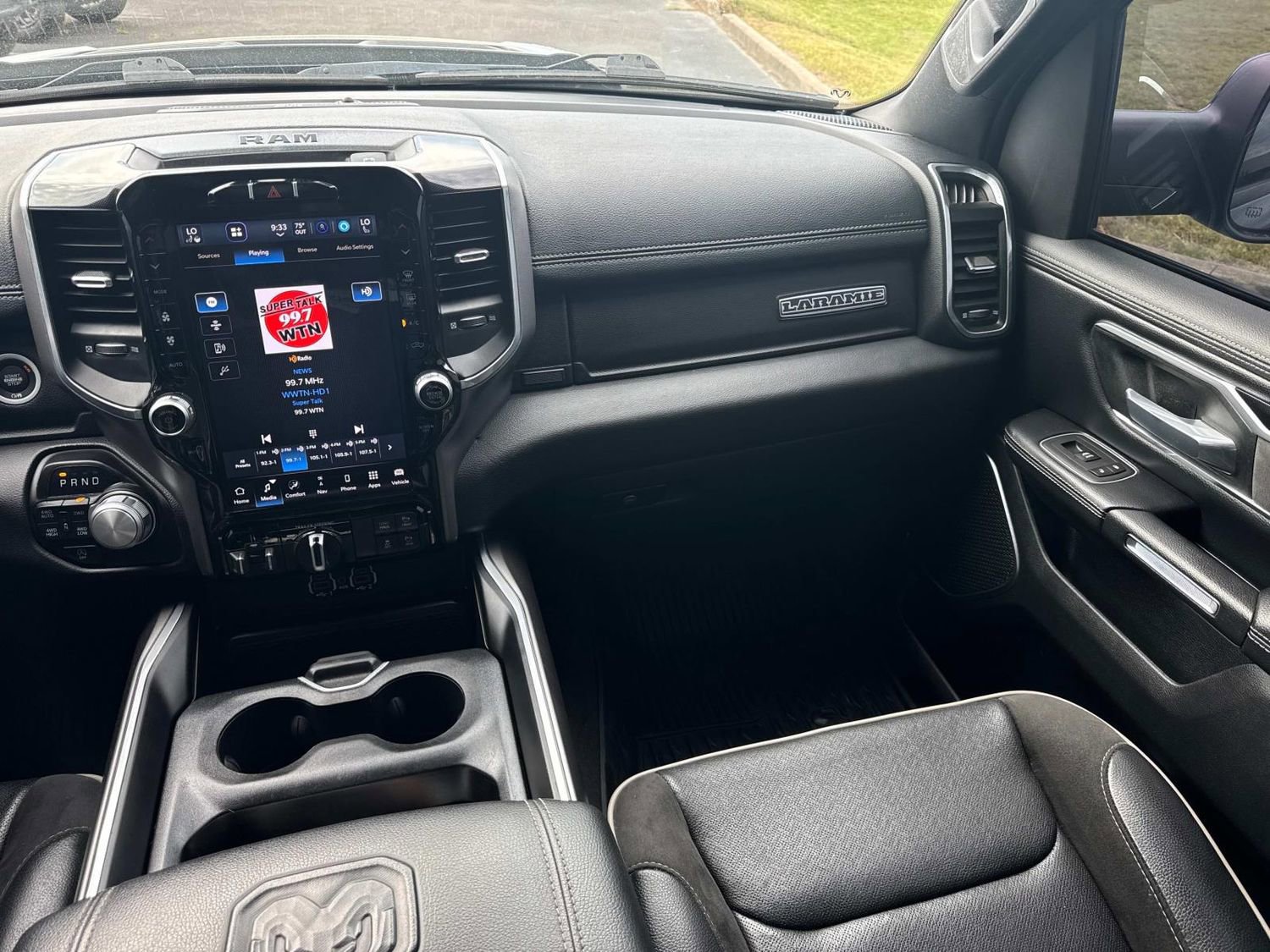 Used 2022 RAM 1500 Laramie w/ Sport Appearance Package AWD/4WD image 17