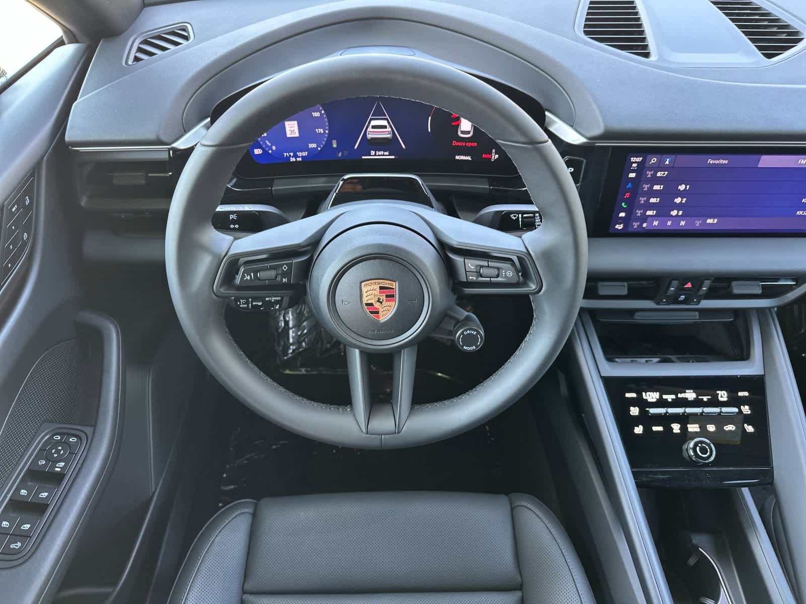 New 2026 Porsche Macan Electric RWD image 15