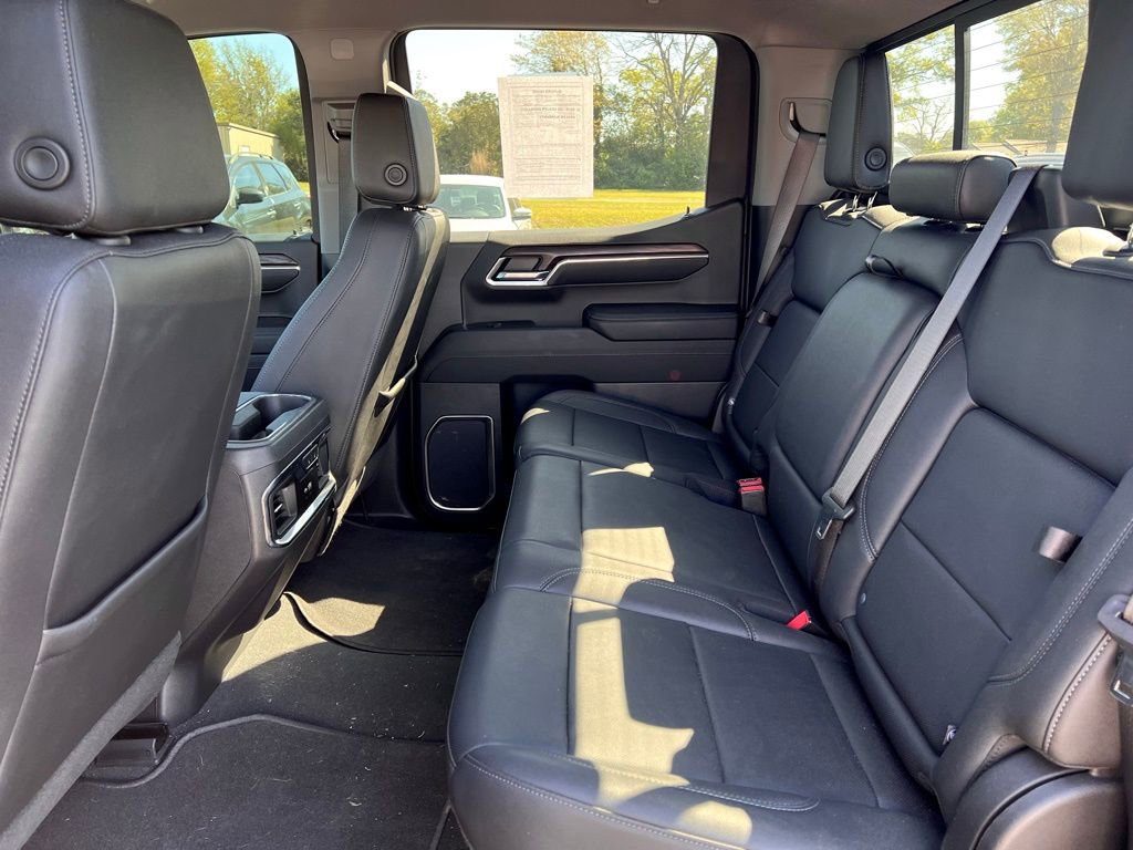 Used 2023 GMC Sierra 1500 SLT w/ SLT Premium Plus Package AWD/4WD image 5