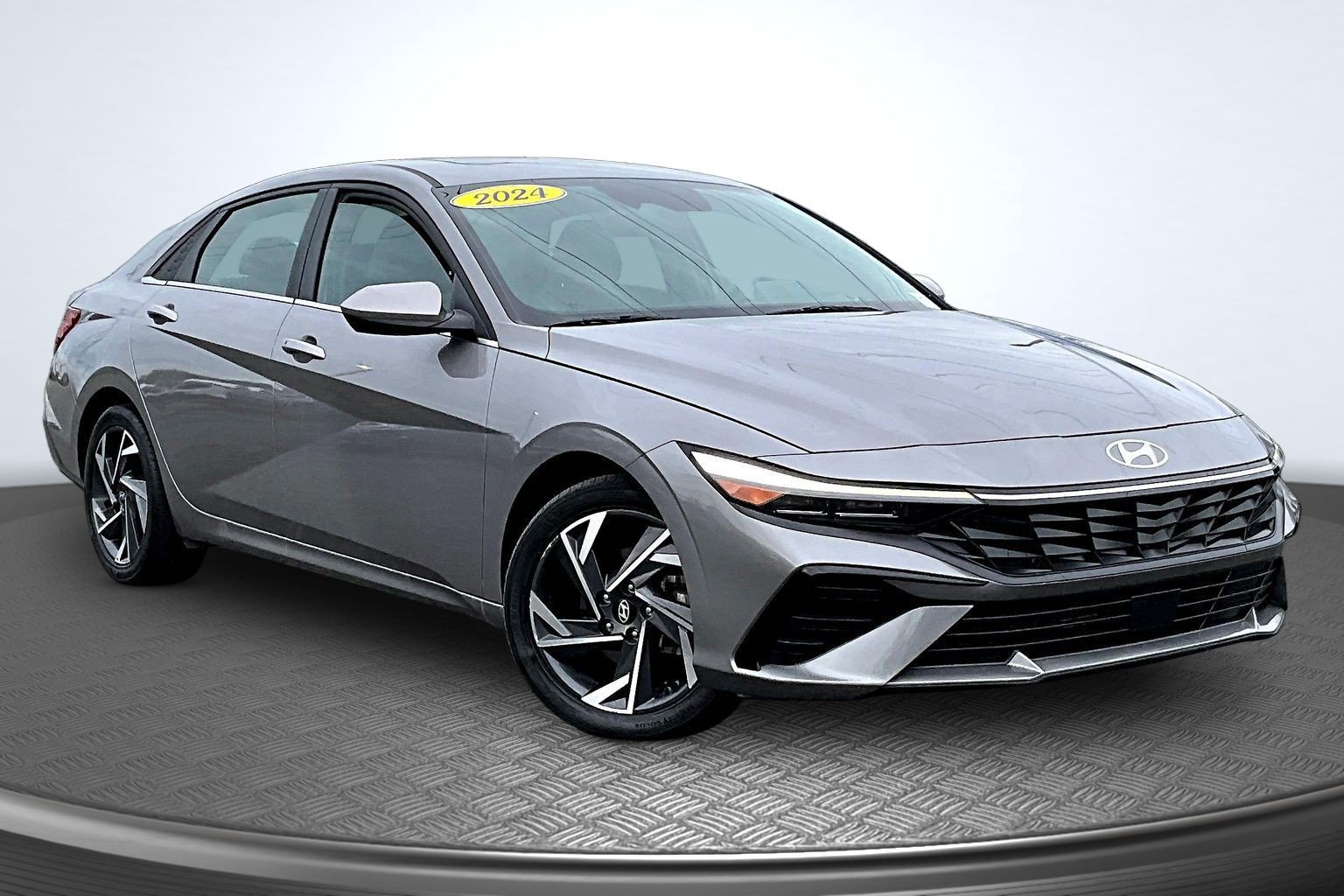 Used 2024 Hyundai Elantra SEL w/ Convenience Package FWD image 2