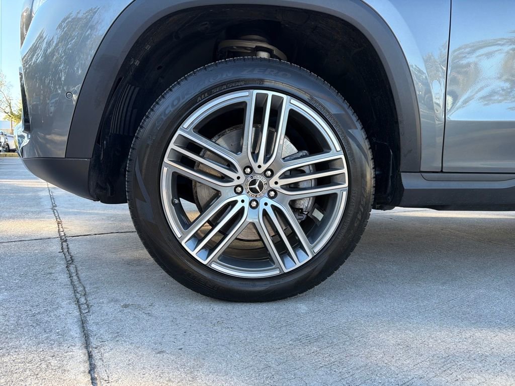 Used 2025 Mercedes-Benz GLS 450 4MATIC image 11