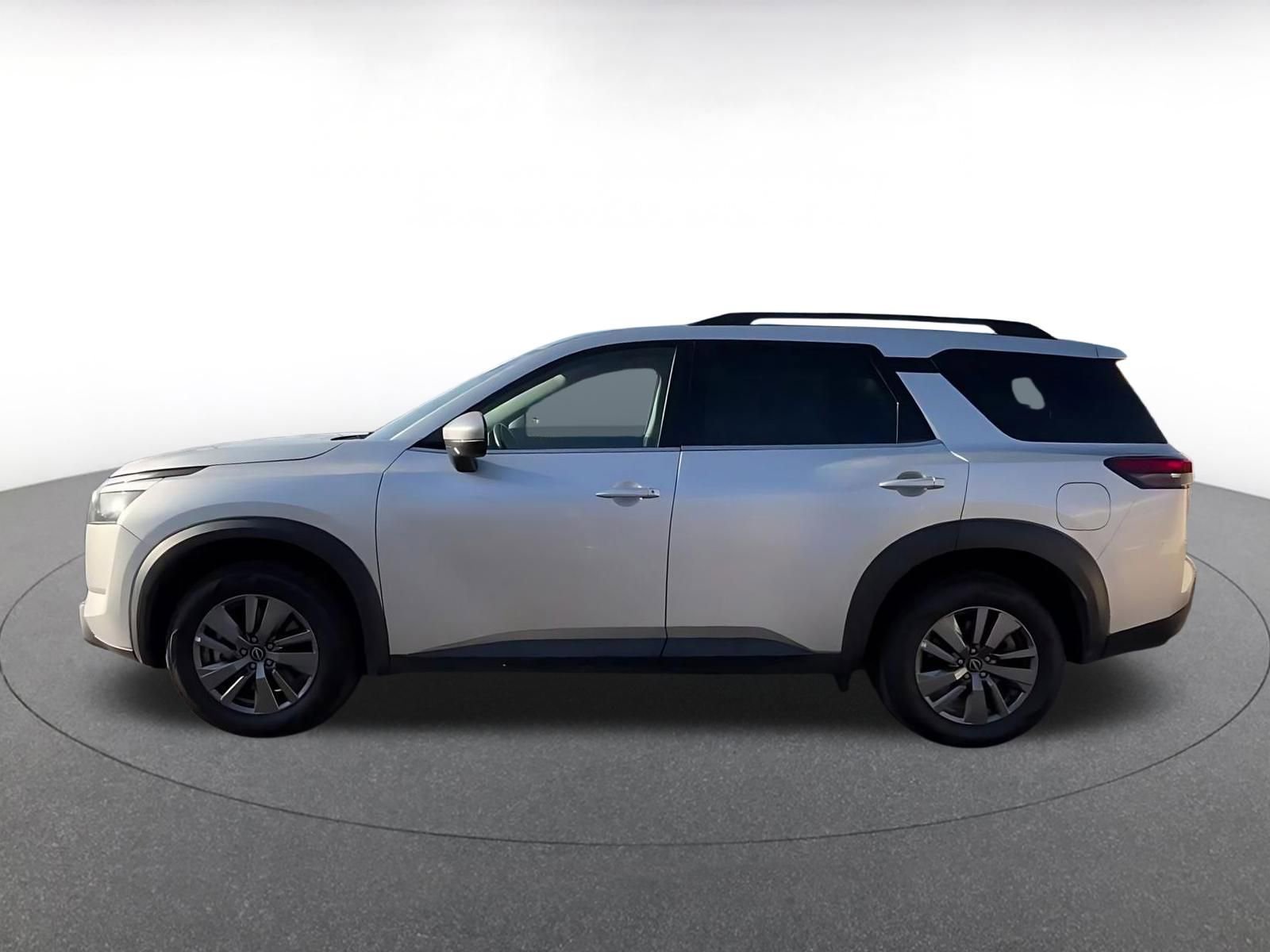 Used 2025 Nissan Pathfinder SV AWD/4WD image 9
