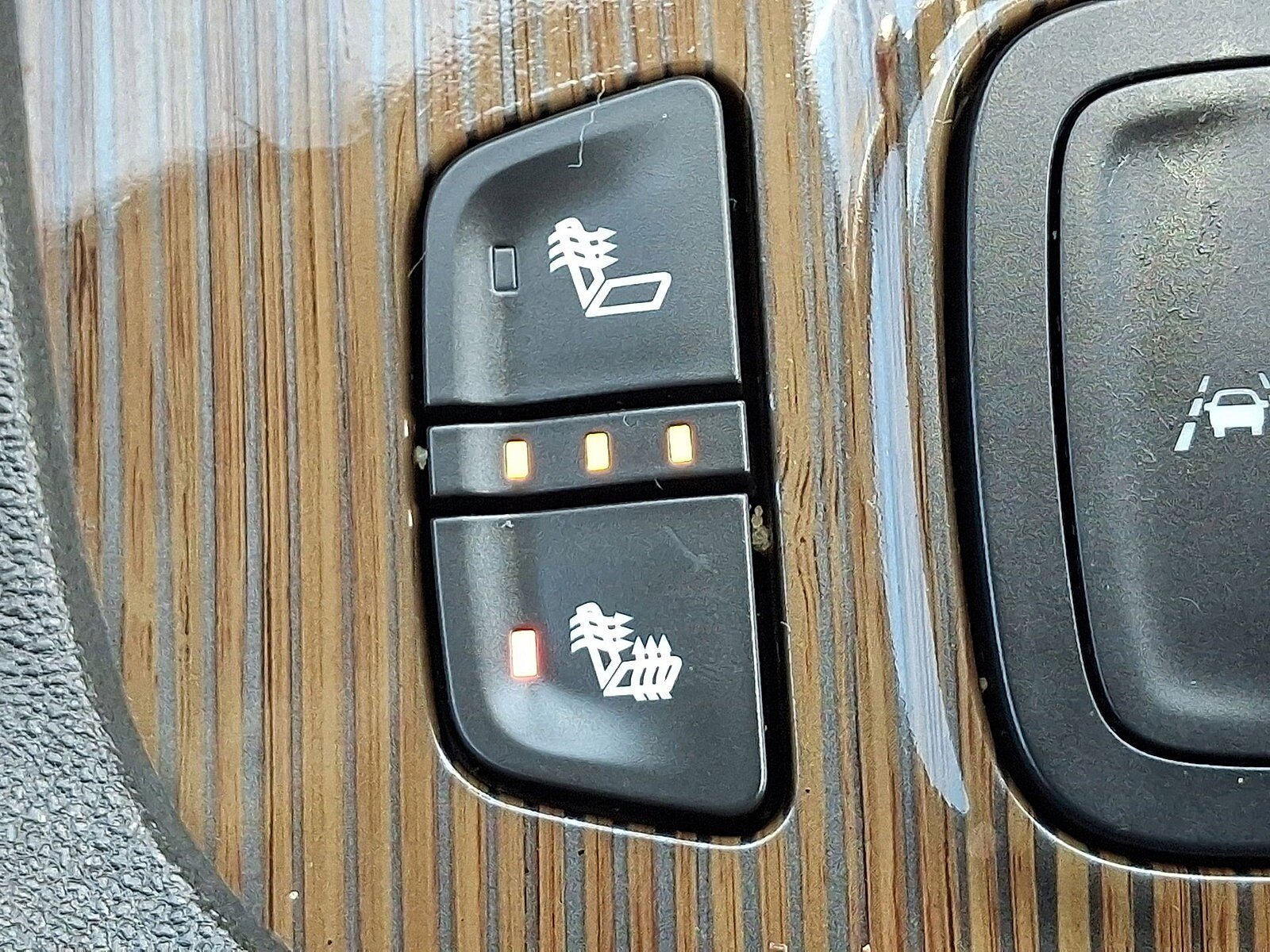Used 2023 GMC Acadia SLE w/ Driver Convenience Package AWD/4WD image 19