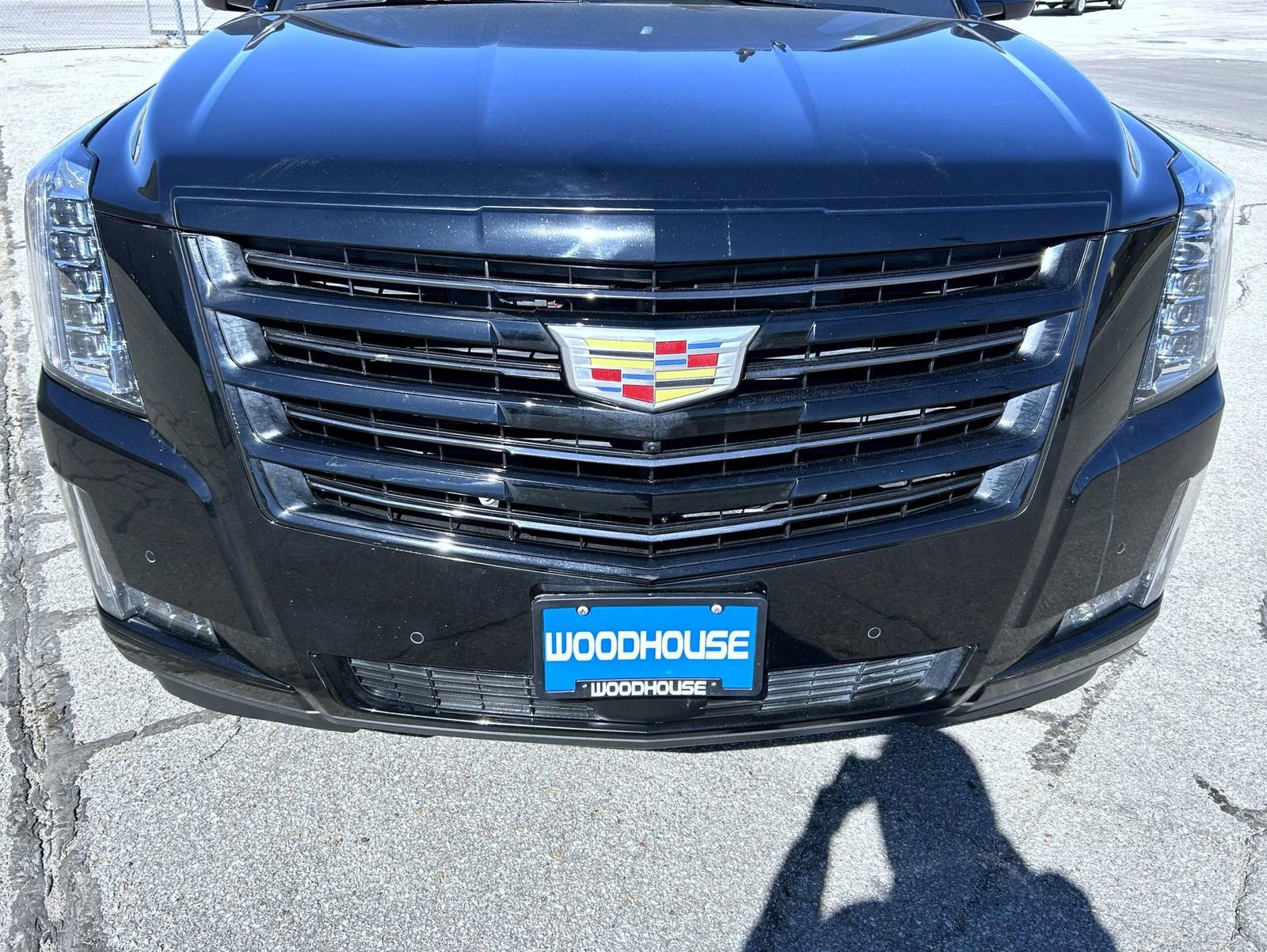 Used 2019 Cadillac Escalade Platinum w/ Escalade Sport Edition image 9