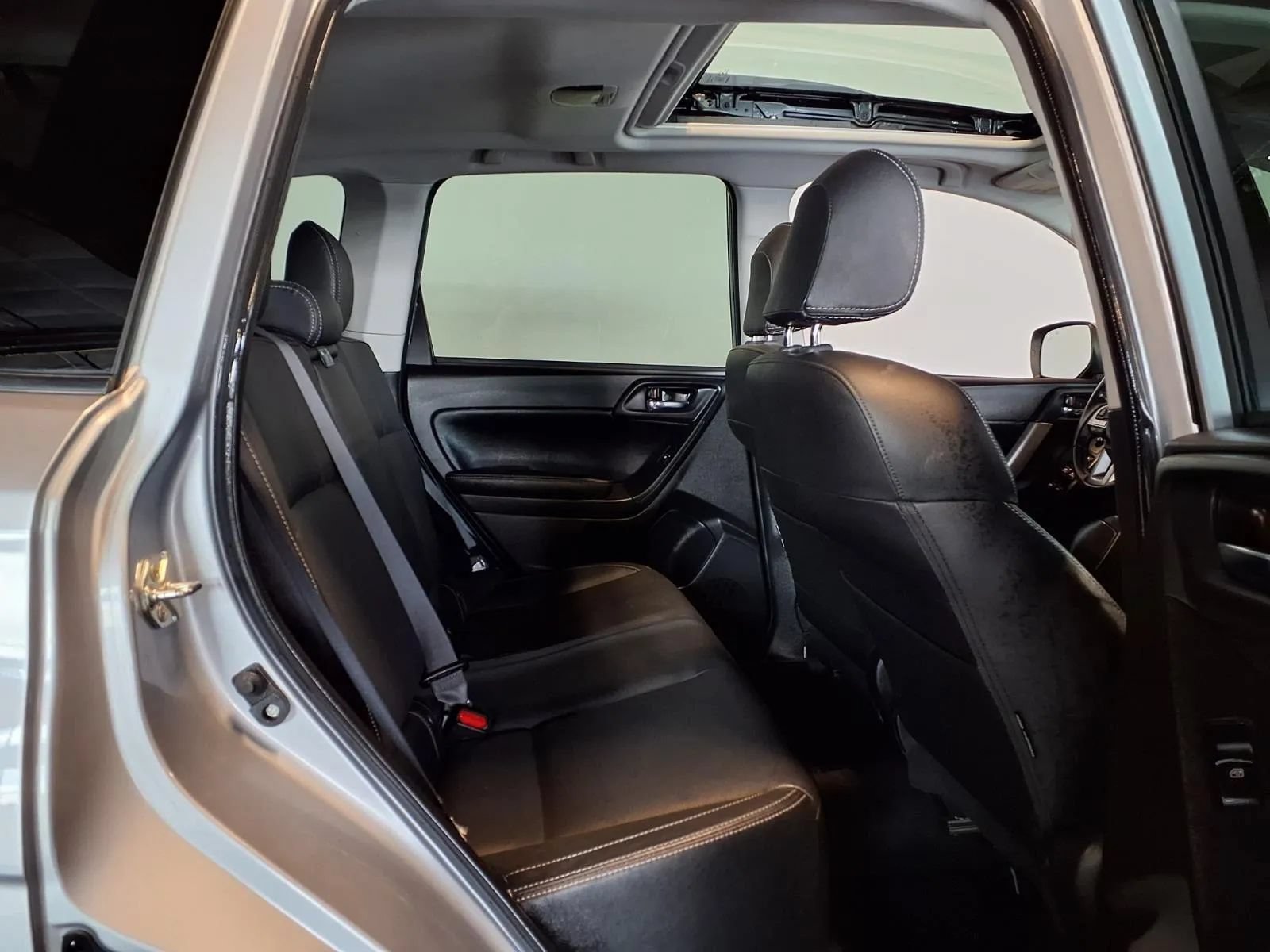 Used 2018 Subaru Forester 2.5i Limited AWD/4WD image 10