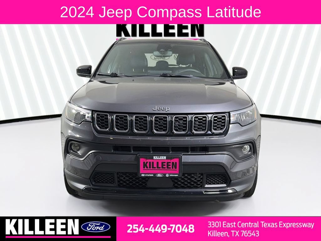 Used 2024 Jeep Compass Latitude w/ Altitude Special Edition AWD/4WD image 2