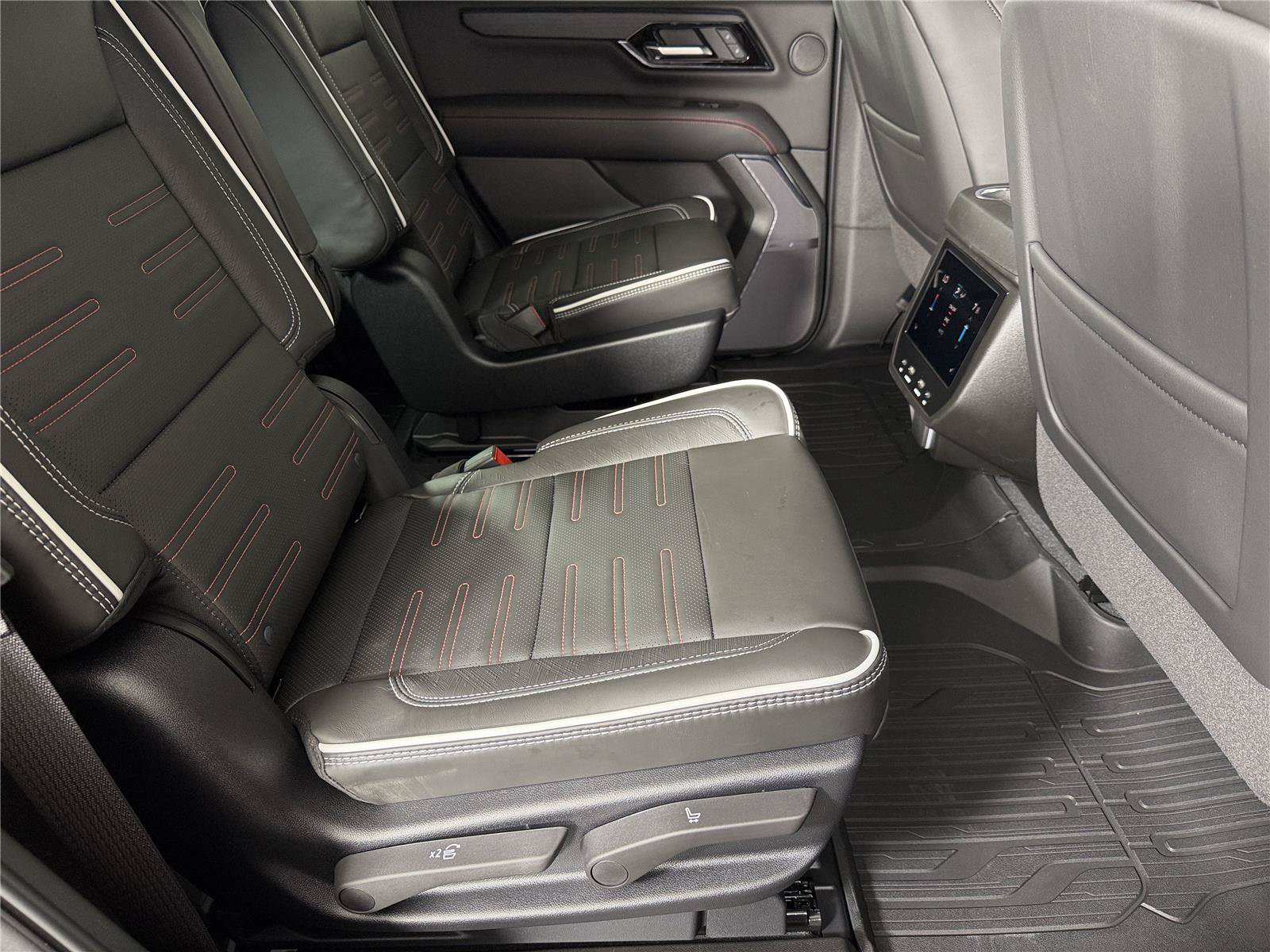 New 2026 GMC Yukon AT4 Ultimate w/ LPO, Floor Liner Package AWD/4WD image 15
