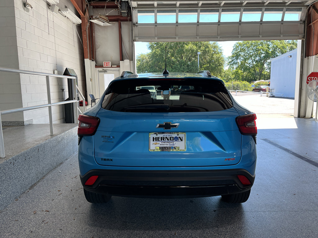 Used 2025 Chevrolet Trax RS w/ Sunroof Package FWD image 7