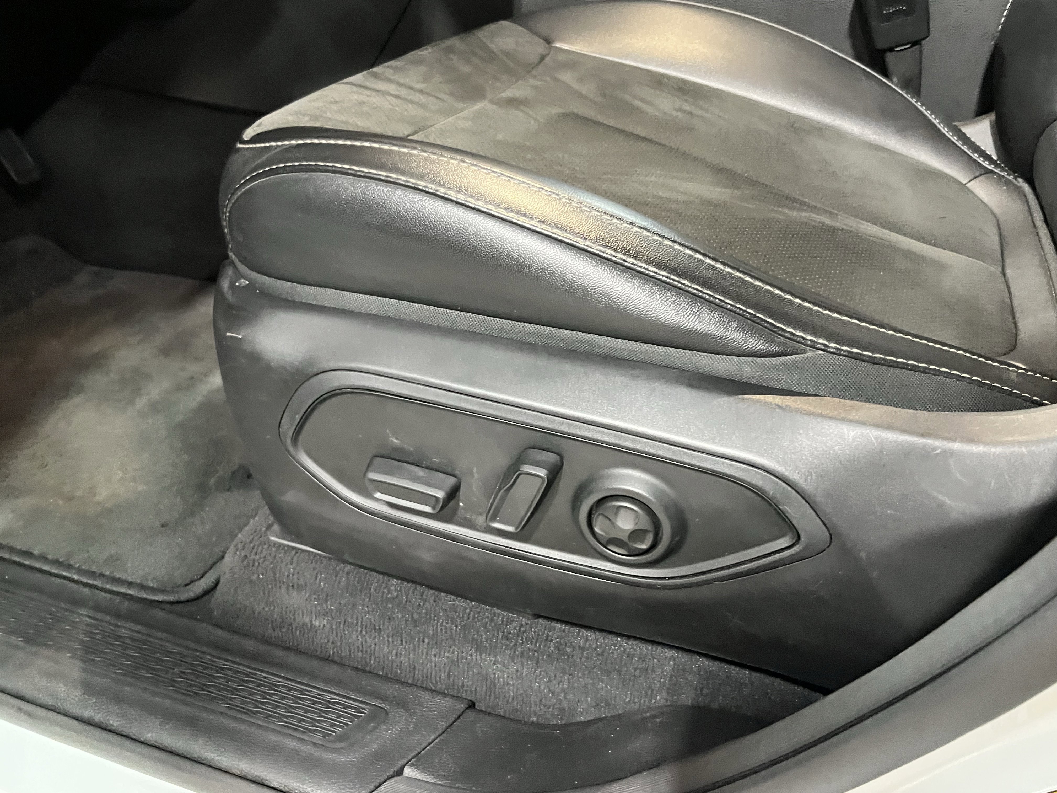 Used 2024 Jeep Grand Cherokee L Laredo image 15