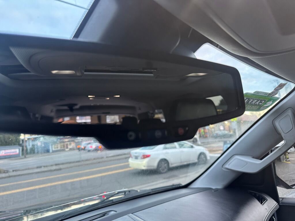 Used 2015 Cadillac Escalade ESV Luxury AWD/4WD image 24