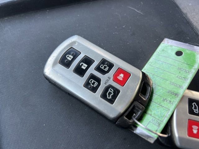 Used 2011 Toyota Sienna XLE image 46