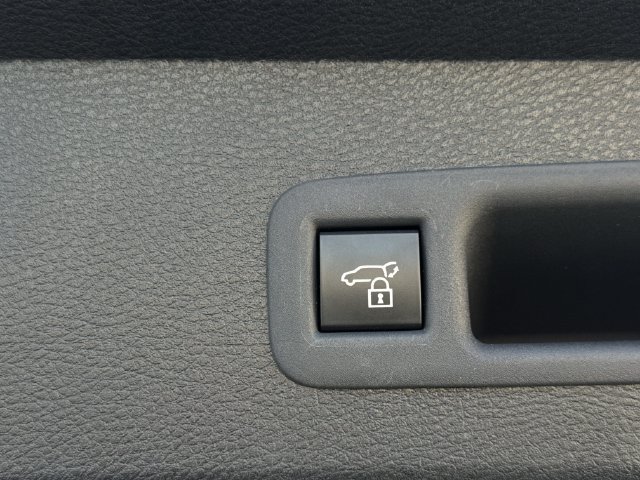 Certified 2025 Toyota Sienna XLE FWD image 37