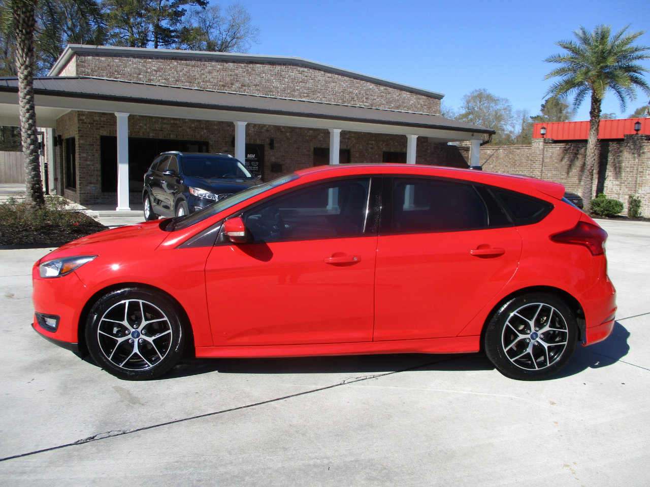 Used 2015 Ford Focus SE w/ SE Sport Package image 1