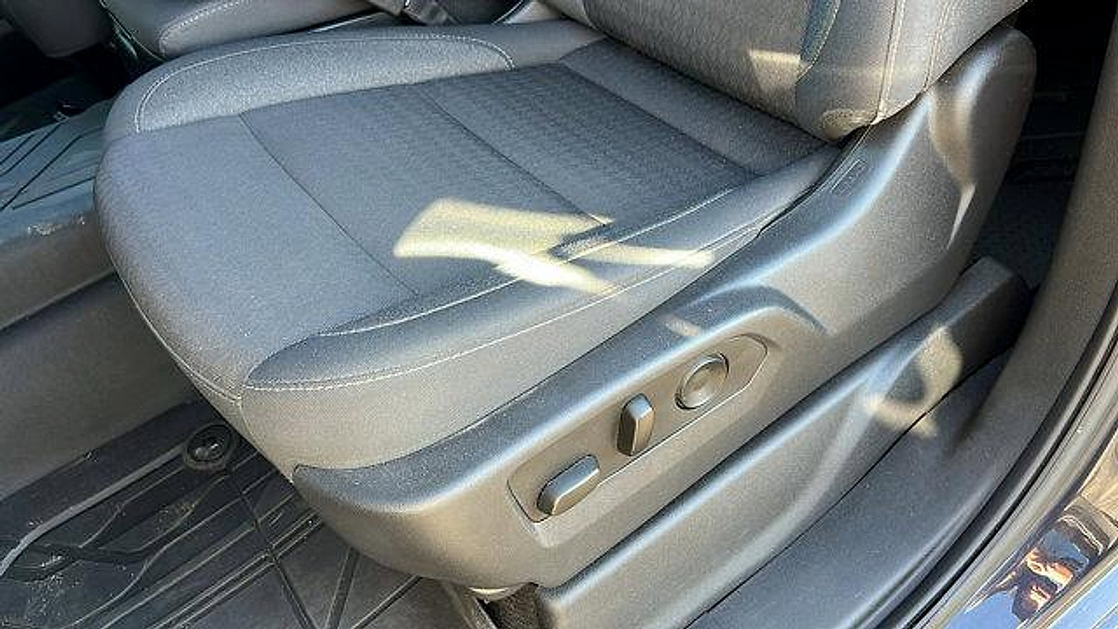 Certified 2023 Chevrolet Silverado 1500 Custom image 16