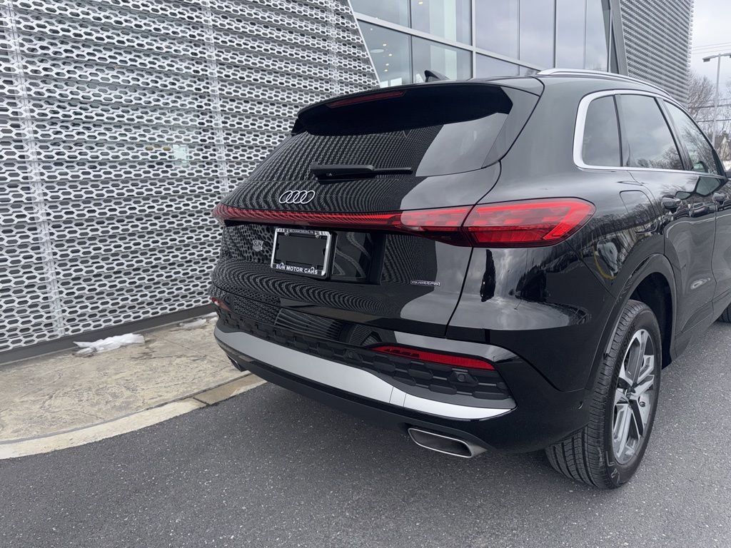 Used 2025 Audi Q5 Premium w/ Convenience Package image 14