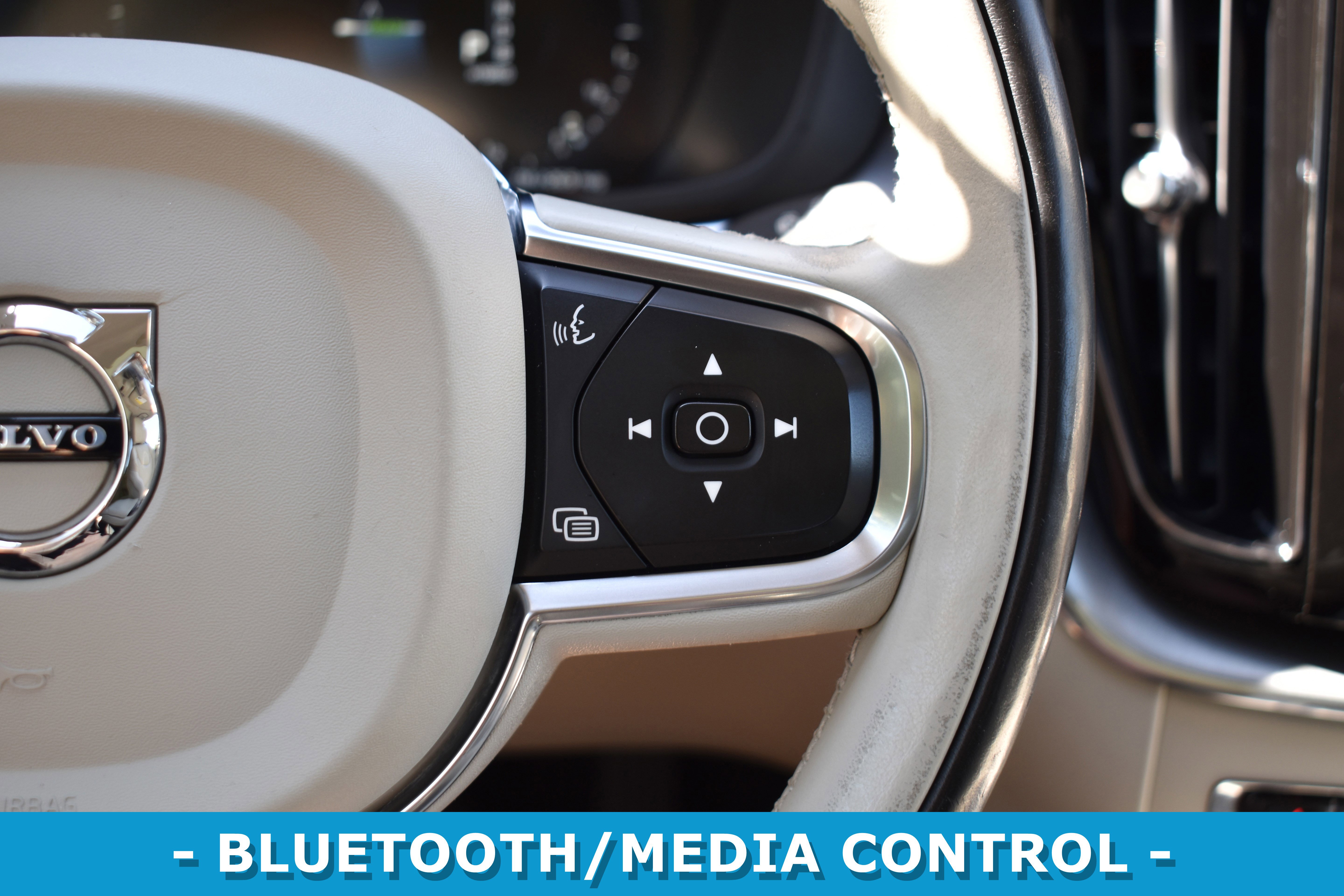 Used 2019 Volvo XC60 T8 Momentum w/ Advanced Package image 13