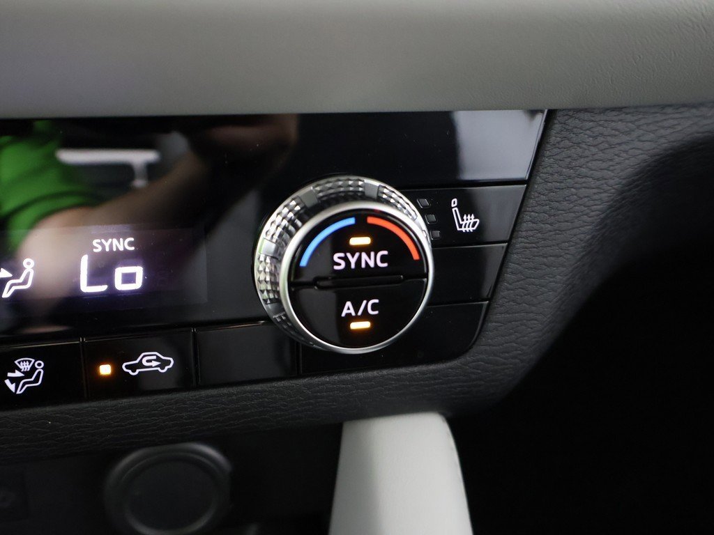 New 2025 Mitsubishi Outlander SE image 54