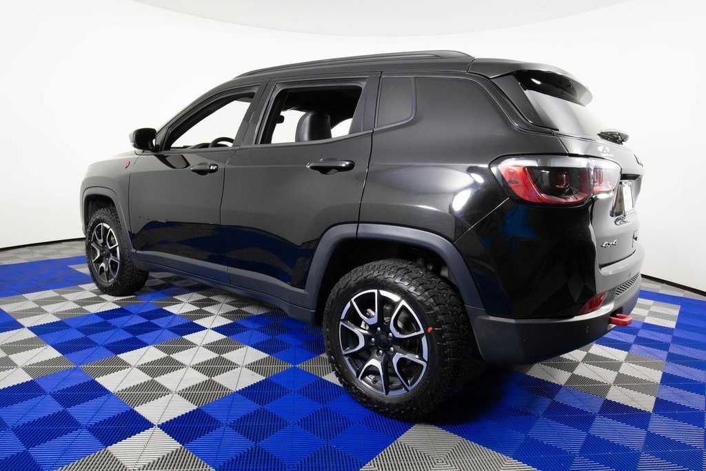 Used 2024 Jeep Compass Trailhawk image 7