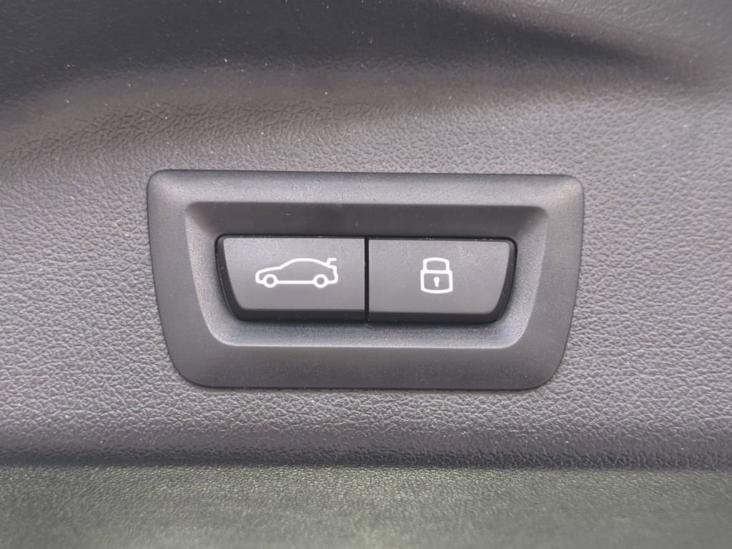 Used 2025 BMW X5 xDrive50e image 15