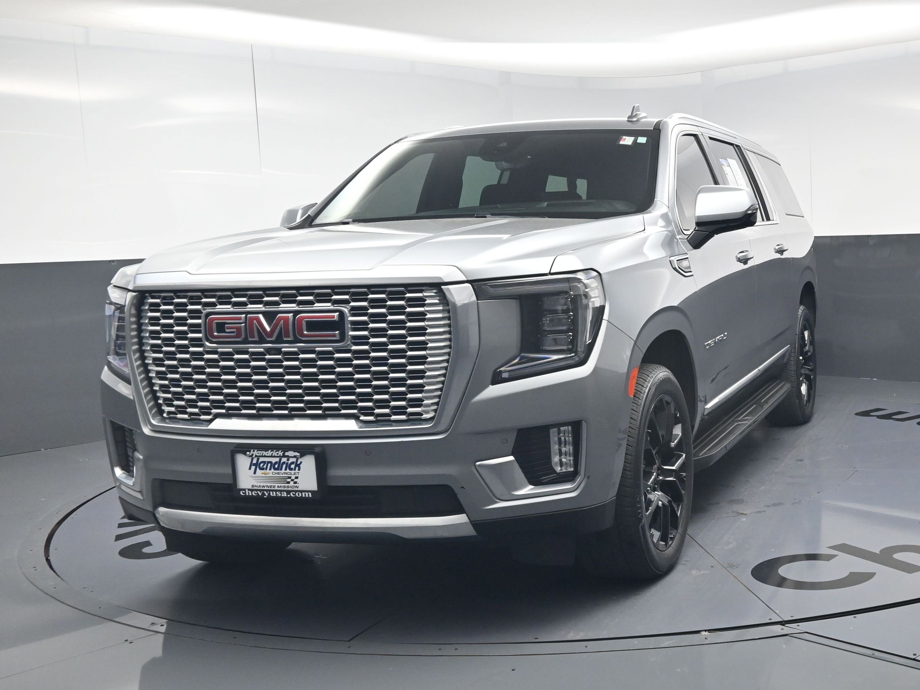 Used 2024 GMC Yukon XL Denali w/ Advanced Technology Package AWD/4WD image 11