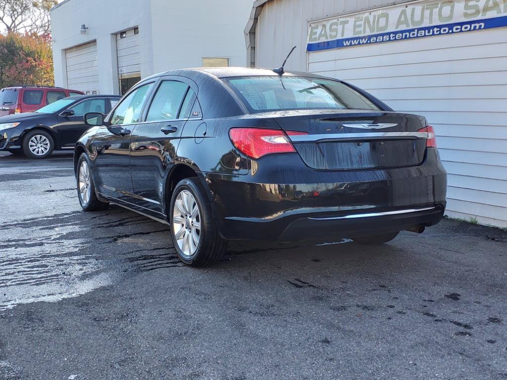 Used 2013 Chrysler 200 Touring FWD image 3