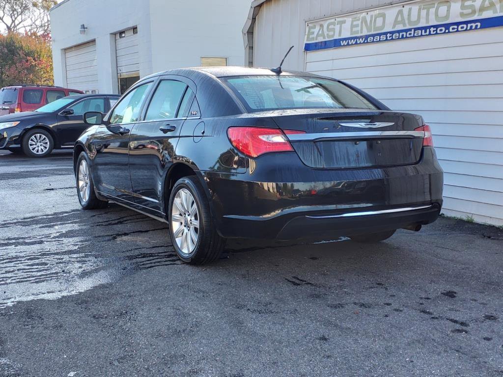 Used 2013 Chrysler 200 Touring image 3