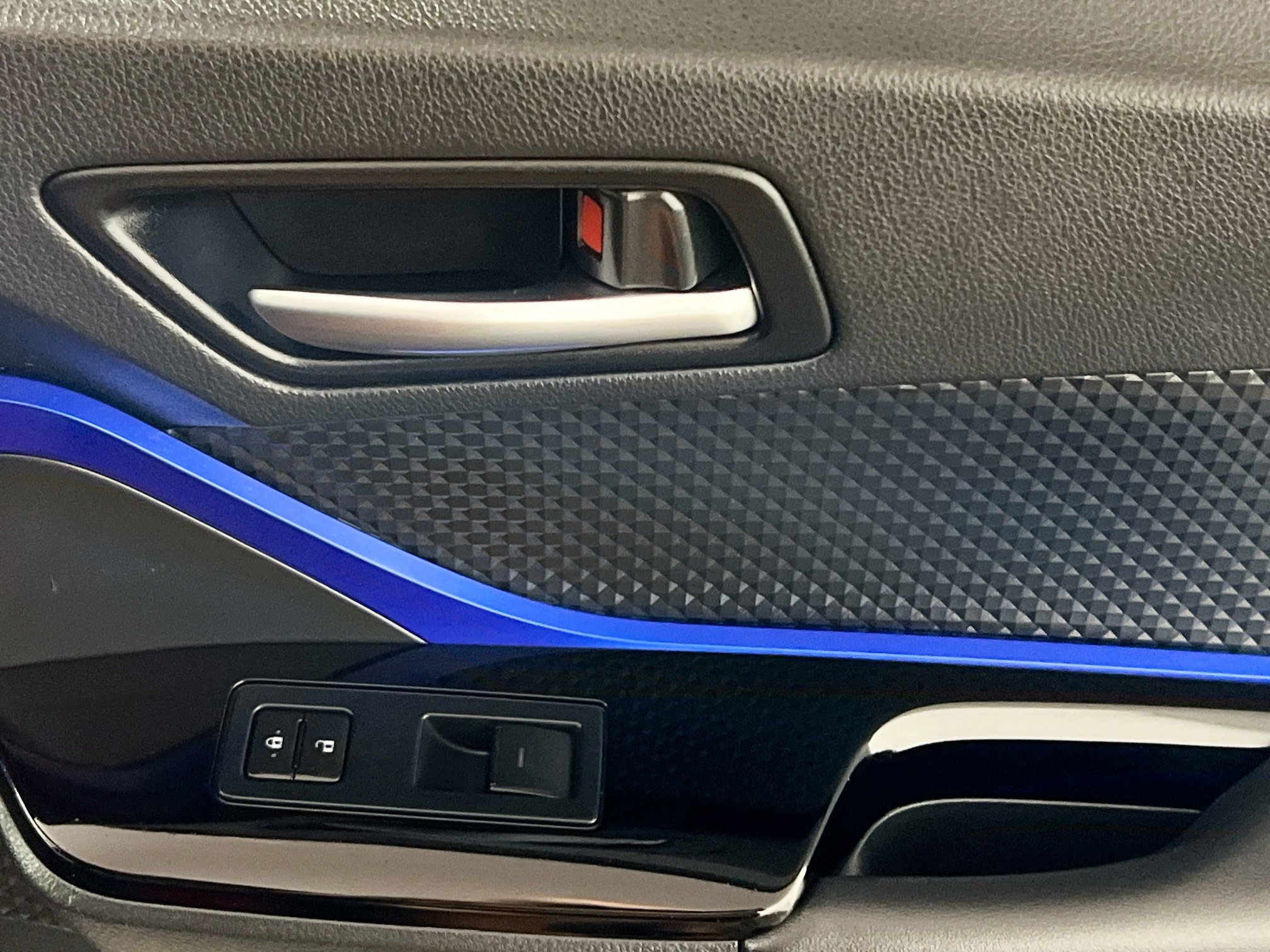 Used 2021 Toyota C-HR XLE image 32